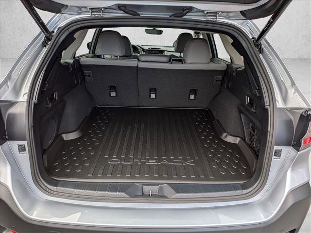 Used 2025 Subaru Outback Limited AWD/4WD image 9