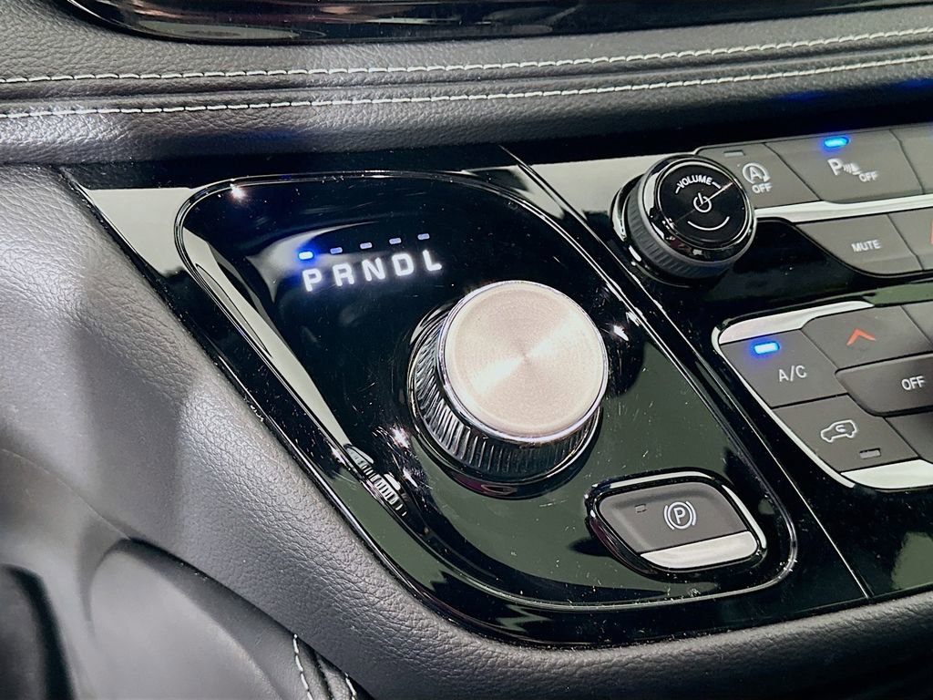 Used 2025 Chrysler Pacifica Limited FWD image 23