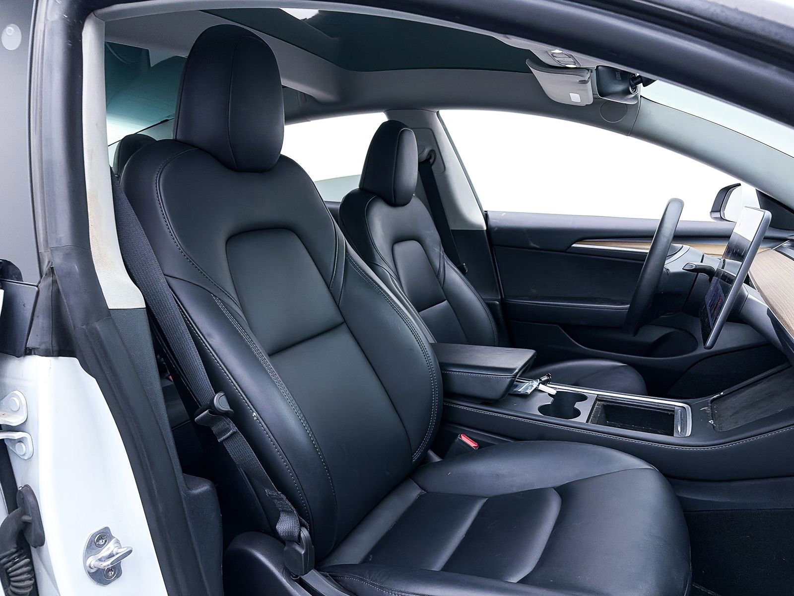 Used 2023 Tesla Model 3 Standard Range image 32