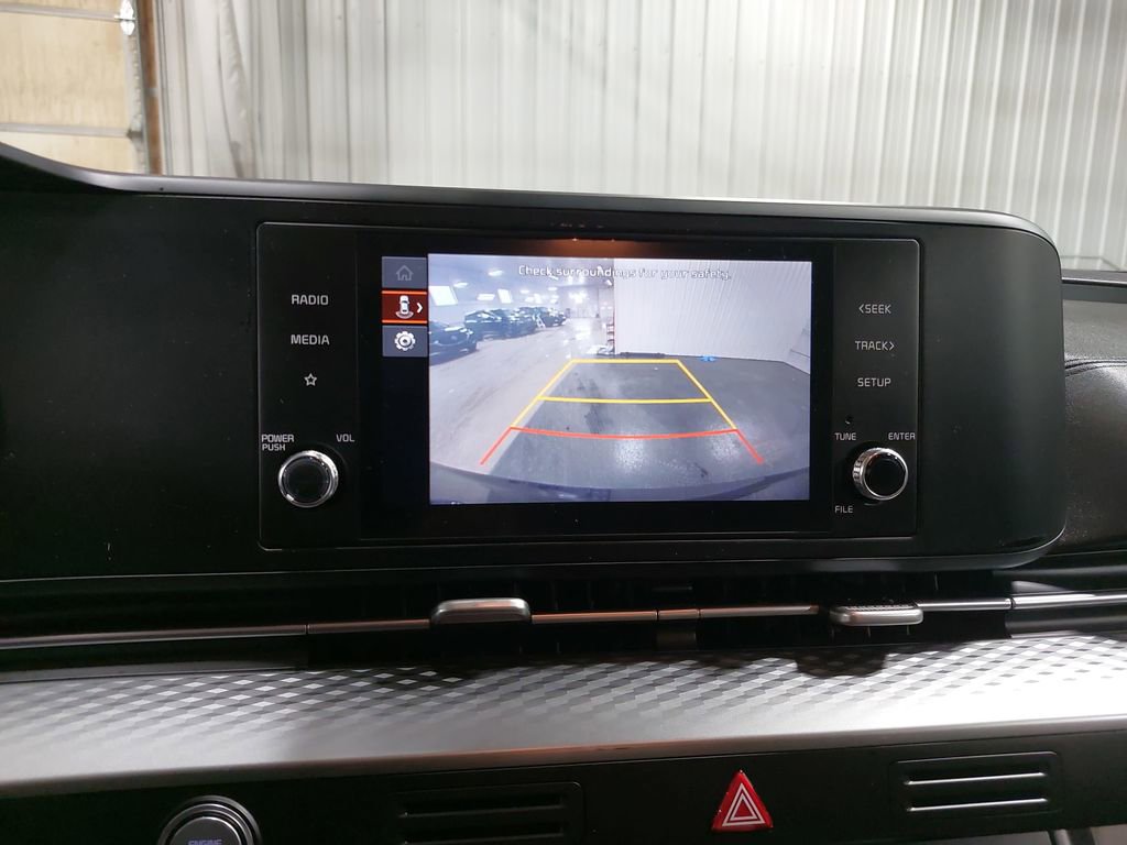 Used 2023 Kia Carnival LX image 23