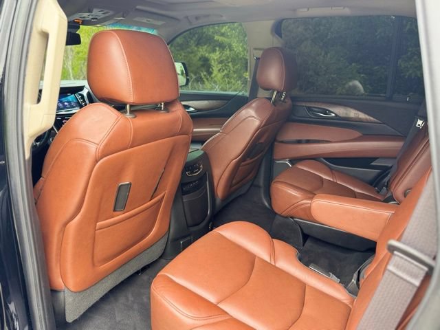Used 2017 Cadillac Escalade Premium Luxury w/ LPO, Radiant Package AWD/4WD image 11