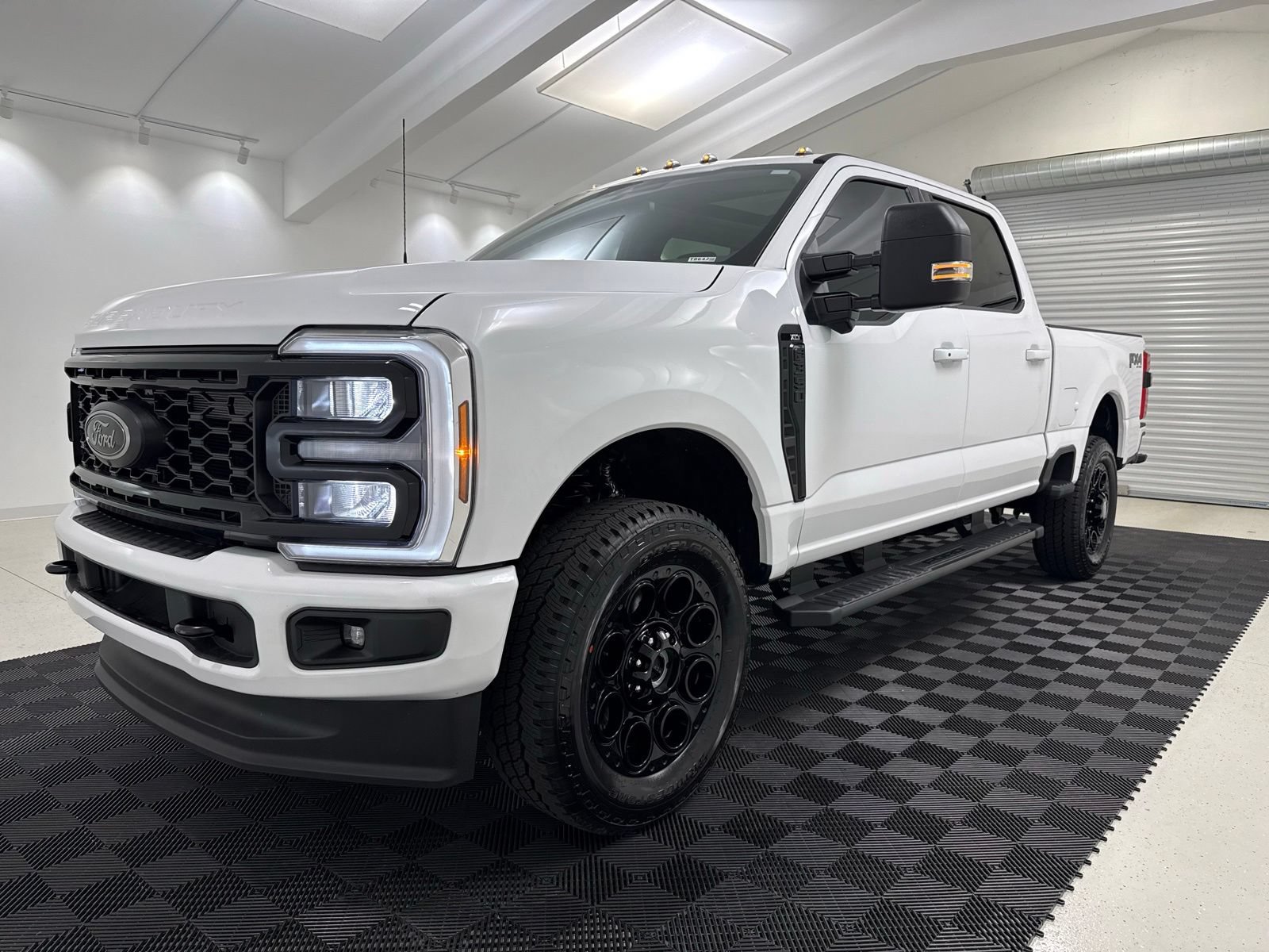 New 2026 Ford F350 XLT w/ XLT Premium Package AWD/4WD image 3