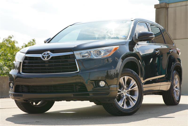 Used 2015 Toyota Highlander XLE FWD image 2