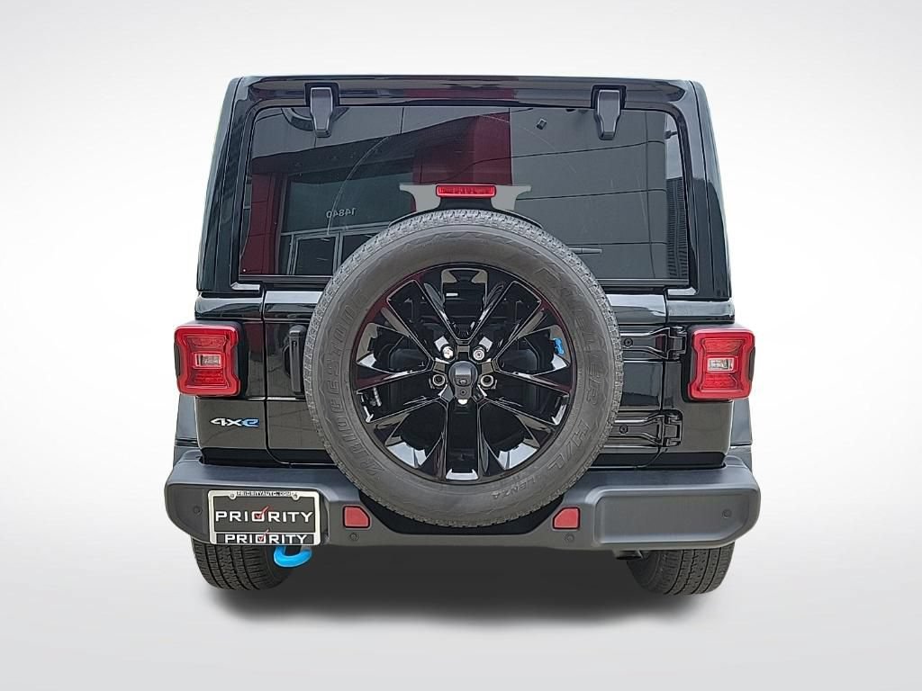 Used 2022 Jeep Wrangler Unlimited Sahara w/ Cold Weather Group AWD/4WD image 4