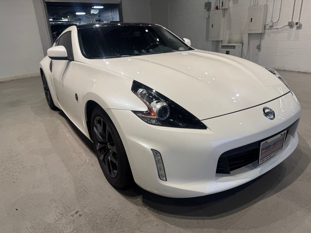Used 2020 Nissan 370Z Coupe RWD image 10
