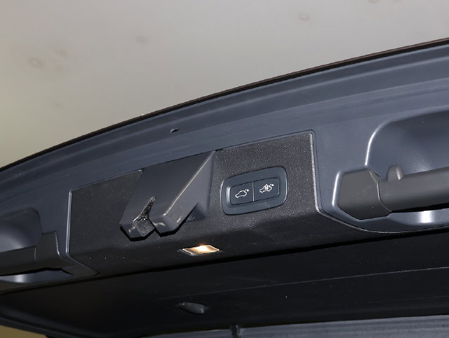 Used 2024 Volvo XC60 B5 Plus w/ Protection Package Premier AWD/4WD image 32