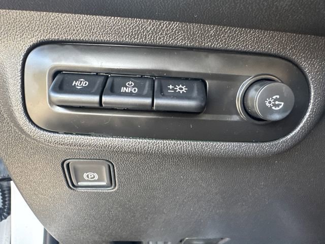 Used 2023 GMC Terrain SLT w/ Infotainment Package II image 30