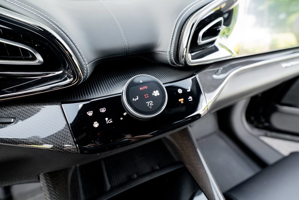 Used 2023 Ferrari Purosangue AWD/4WD image 37