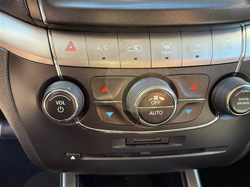 Used 2018 Dodge Journey Crossroad w/ Nav & Sun Group image 28