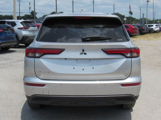 New 2025 Mitsubishi Outlander ES image 4