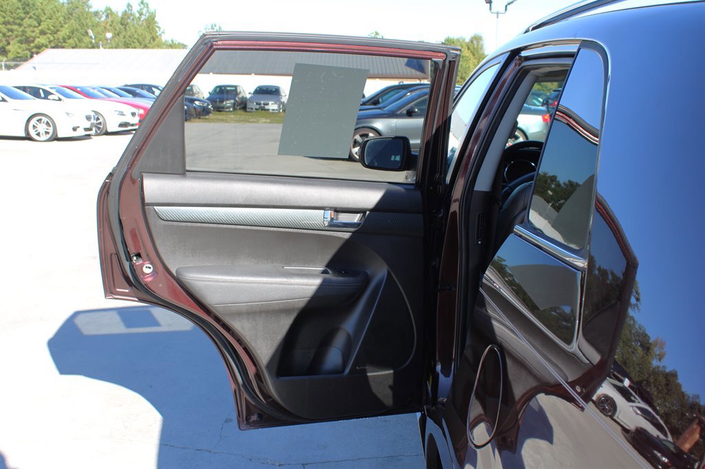 Used 2011 Kia Sorento SX image 32