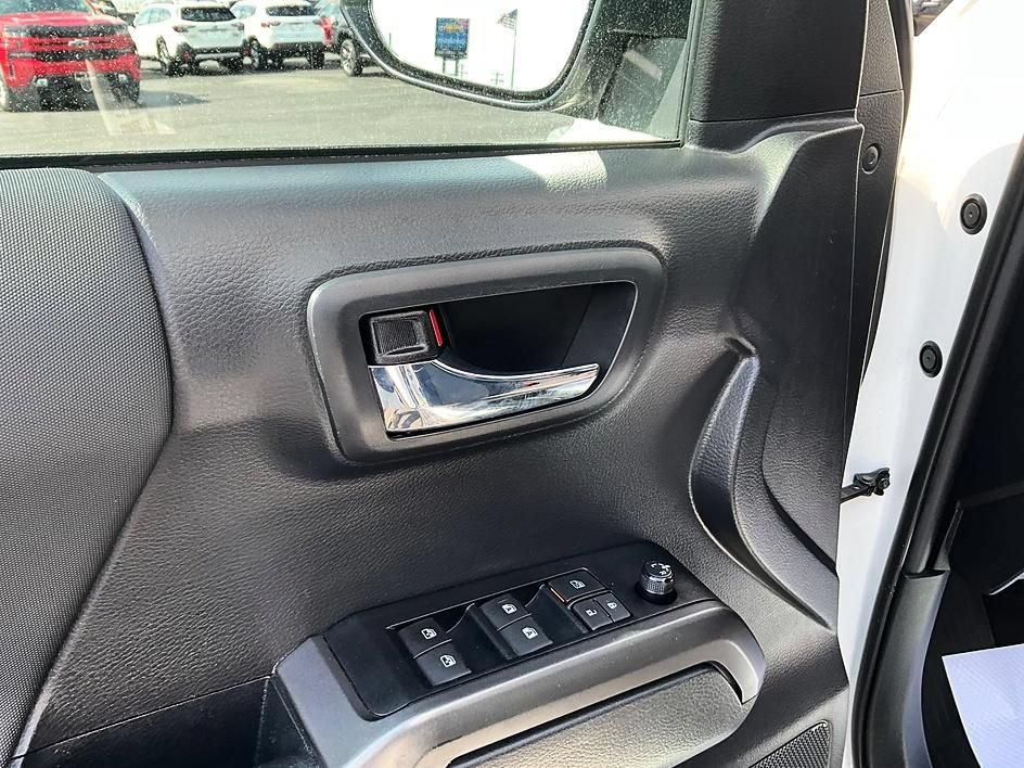 Used 2023 Toyota Tacoma TRD Off-Road AWD/4WD image 12