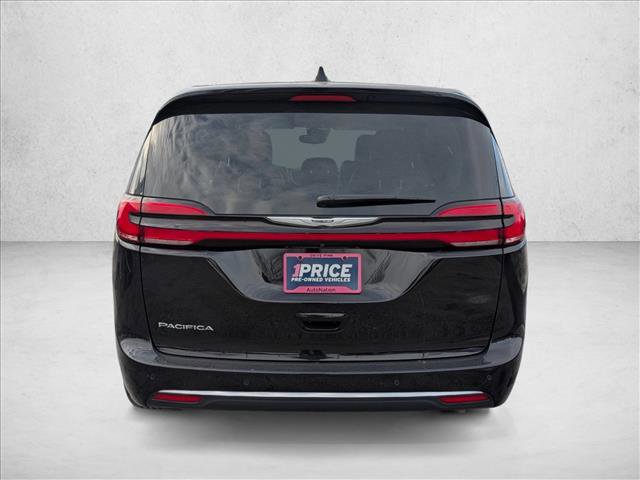 Used 2024 Chrysler Pacifica Touring-L image 7