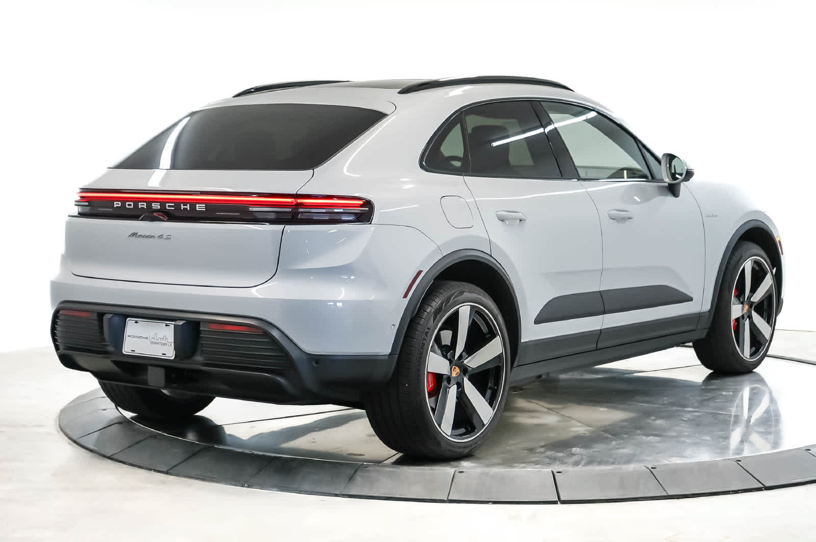 Certified 2025 Porsche Macan 4S Electric AWD/4WD image 9