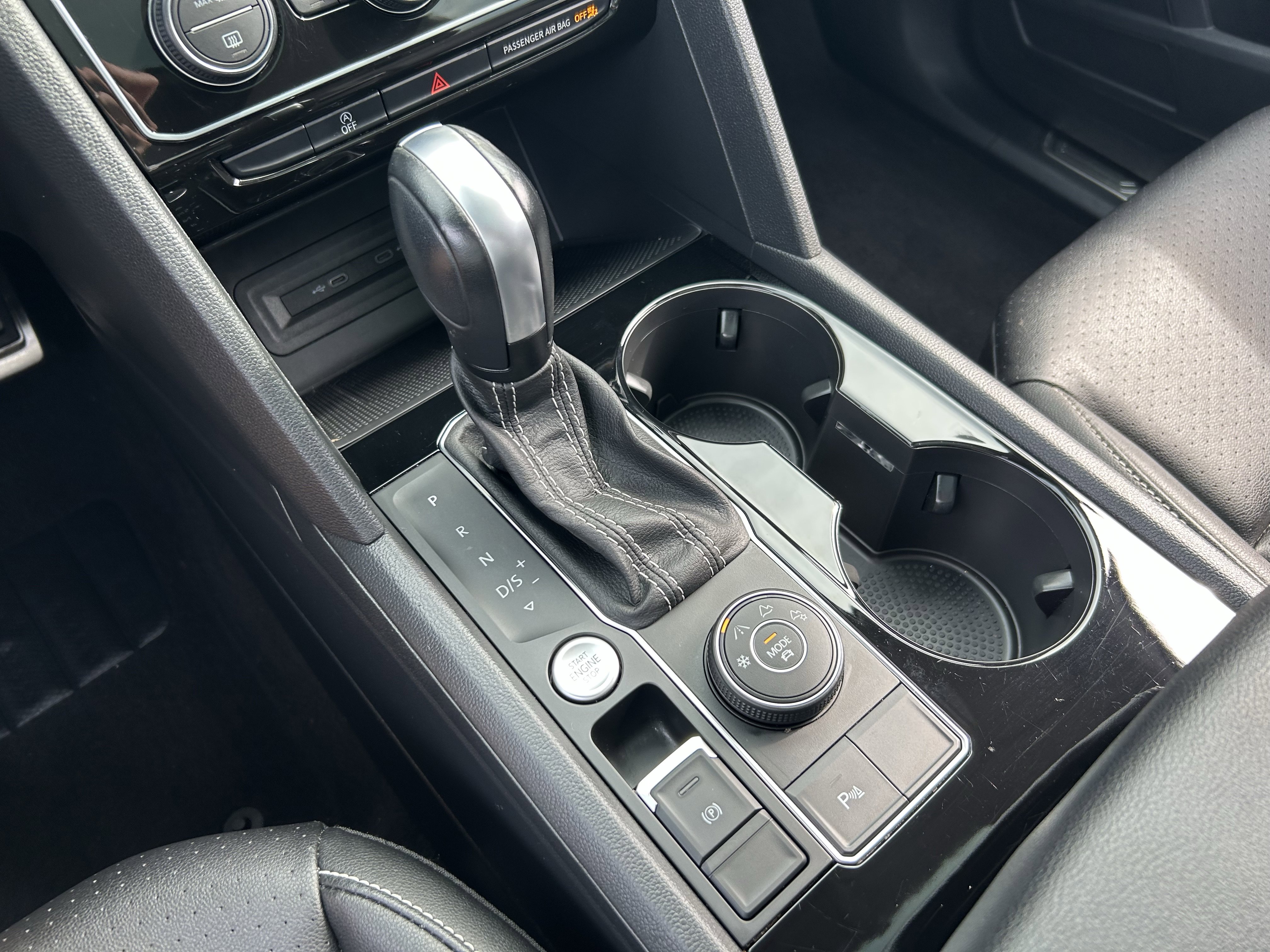 Certified 2023 Volkswagen Atlas SEL R-Line AWD/4WD image 16