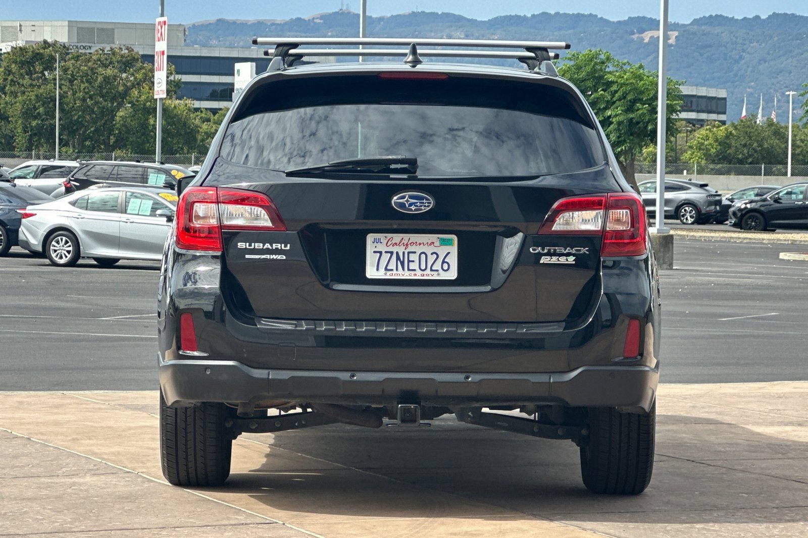 Used 2017 Subaru Outback 2.5i Touring AWD/4WD image 5