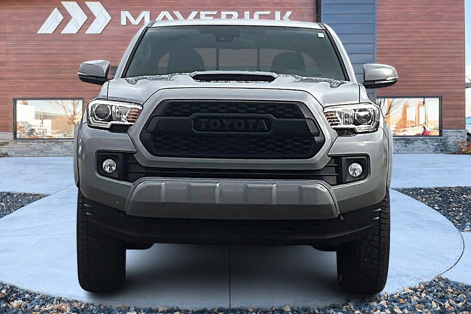 Used 2018 Toyota Tacoma TRD Sport image 2