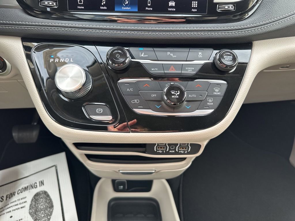 Used 2023 Chrysler Pacifica Touring-L image 25