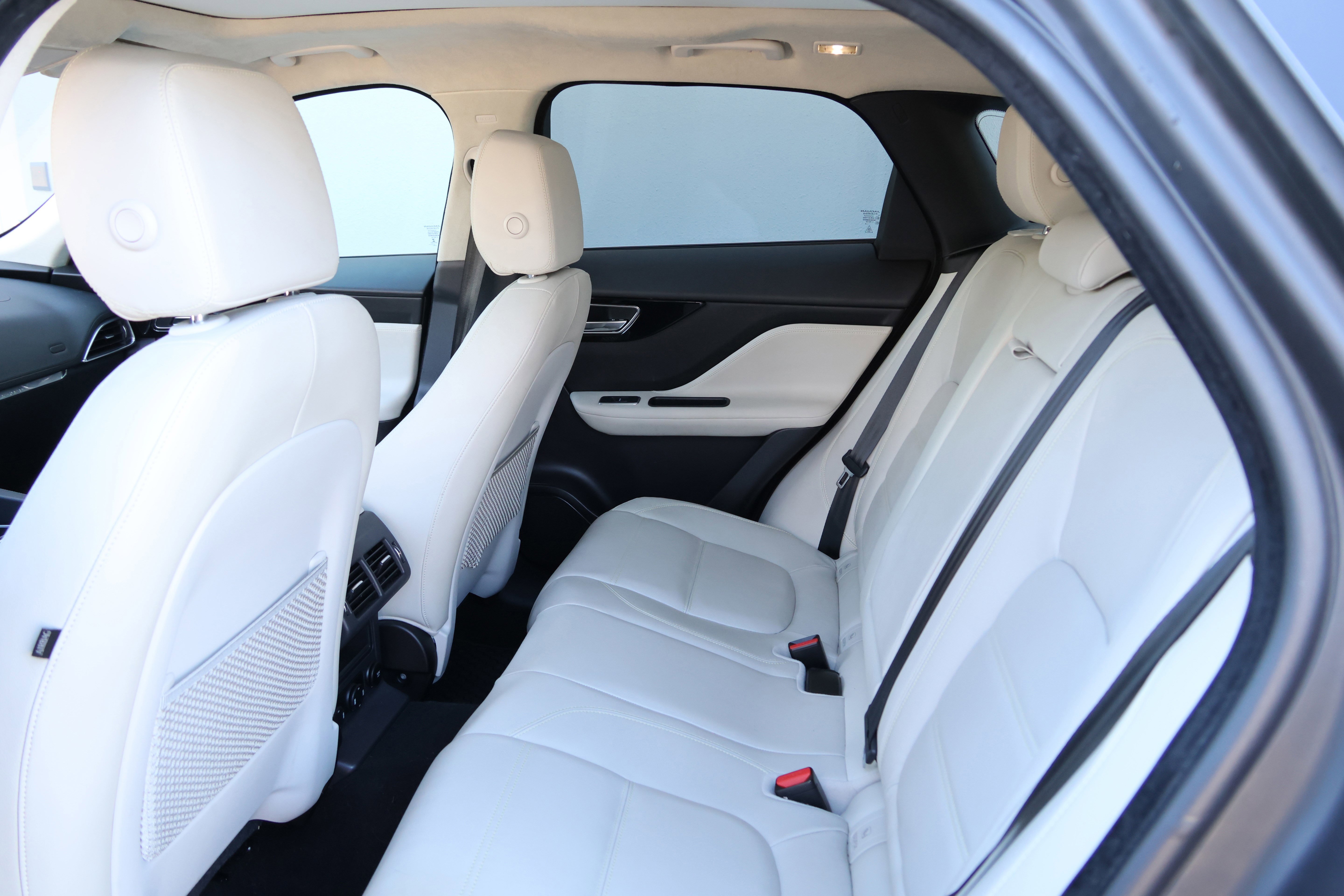 Used 2020 Jaguar F-PACE Prestige image 34