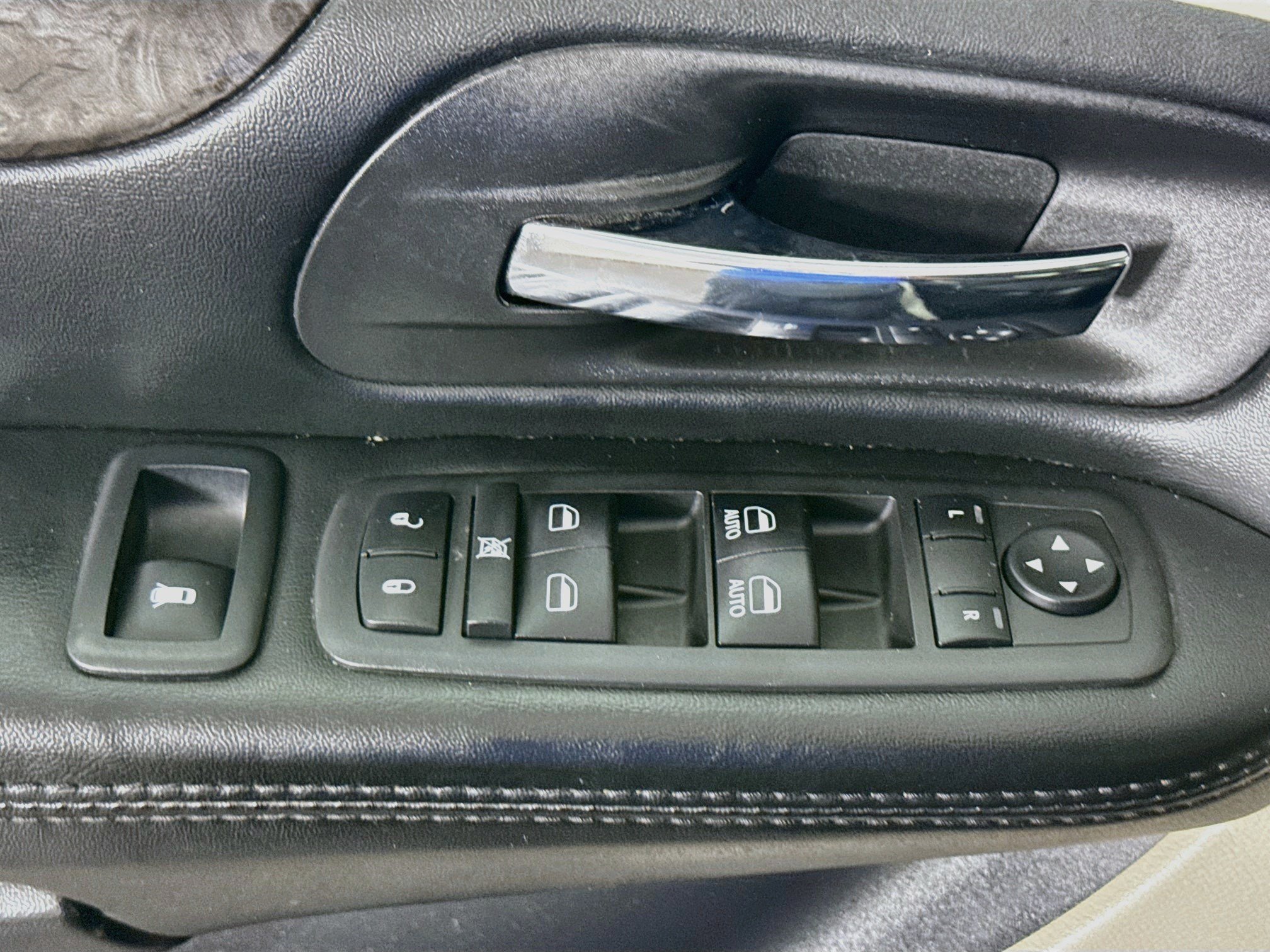 Used 2018 Dodge Grand Caravan SE w/ UConnect Hands-Free Group FWD image 23