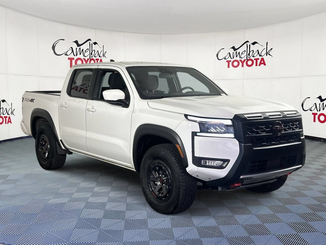 Used 2026 Nissan Frontier PRO-4X AWD/4WD image 3