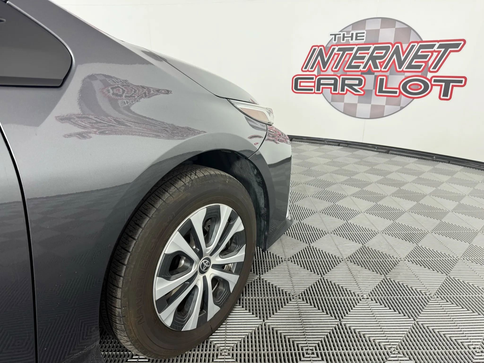 Used 2022 Toyota Prius Prime LE FWD image 31