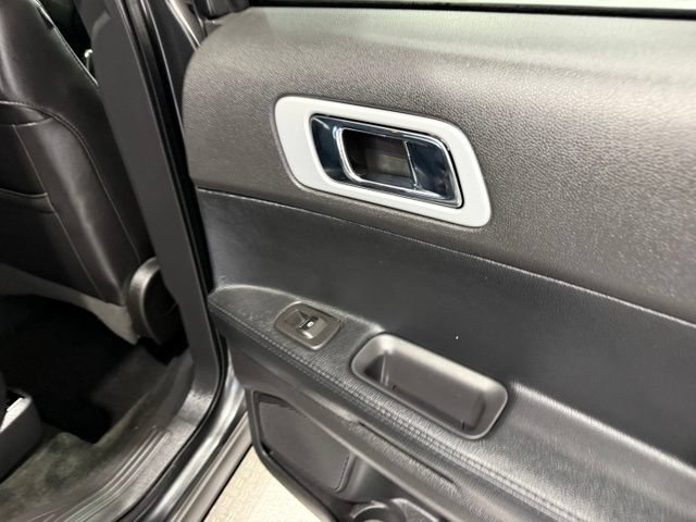 Used 2015 Ford Explorer Limited w/ Equipment Group 302A AWD/4WD image 32