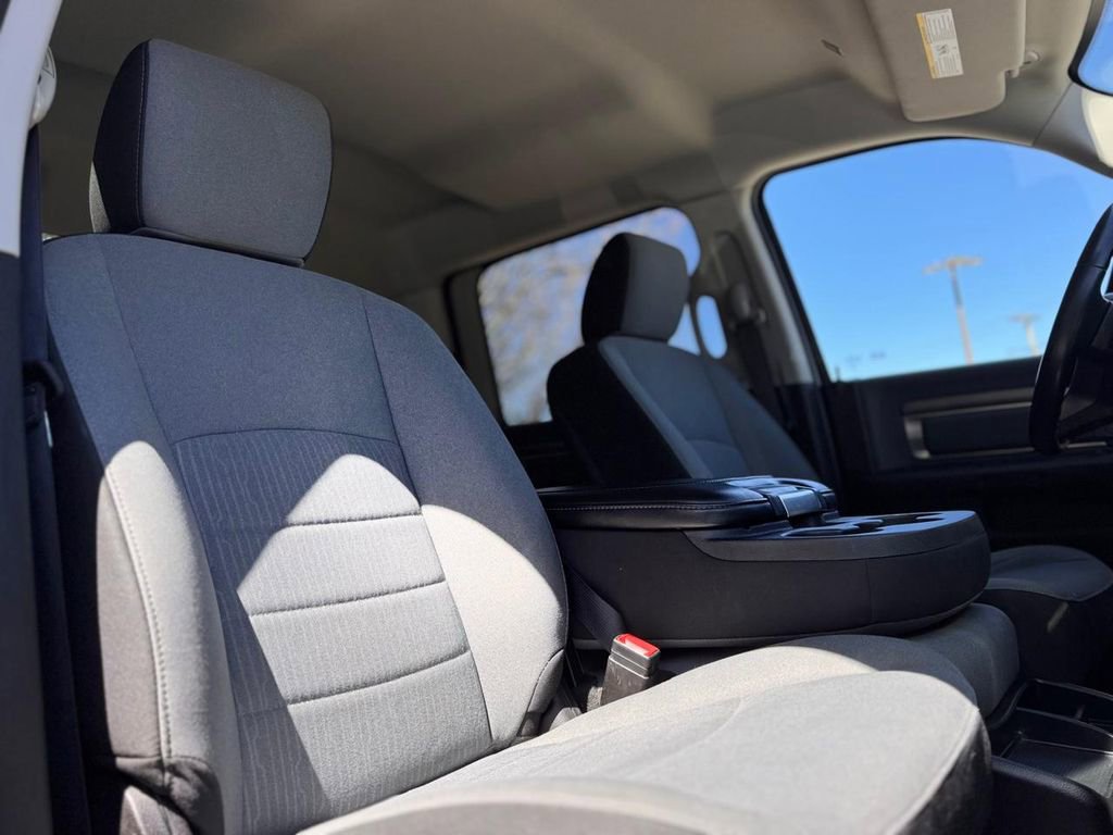 Used 2021 RAM 1500 Classic SLT w/ SLT Plus D￩cor Group AWD/4WD image 25