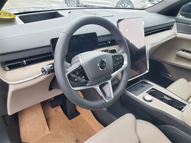 New 2025 Volvo EX90 Plus w/ Protection Package Premier image 16
