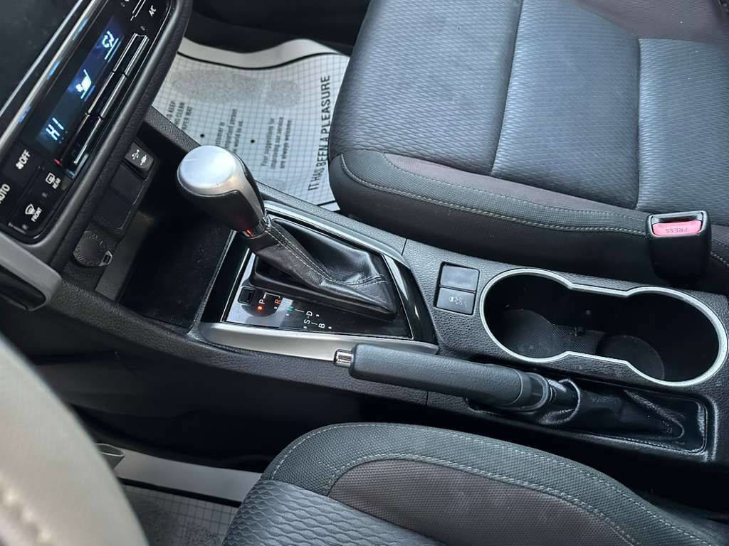 Used 2018 Toyota Corolla LE image 17