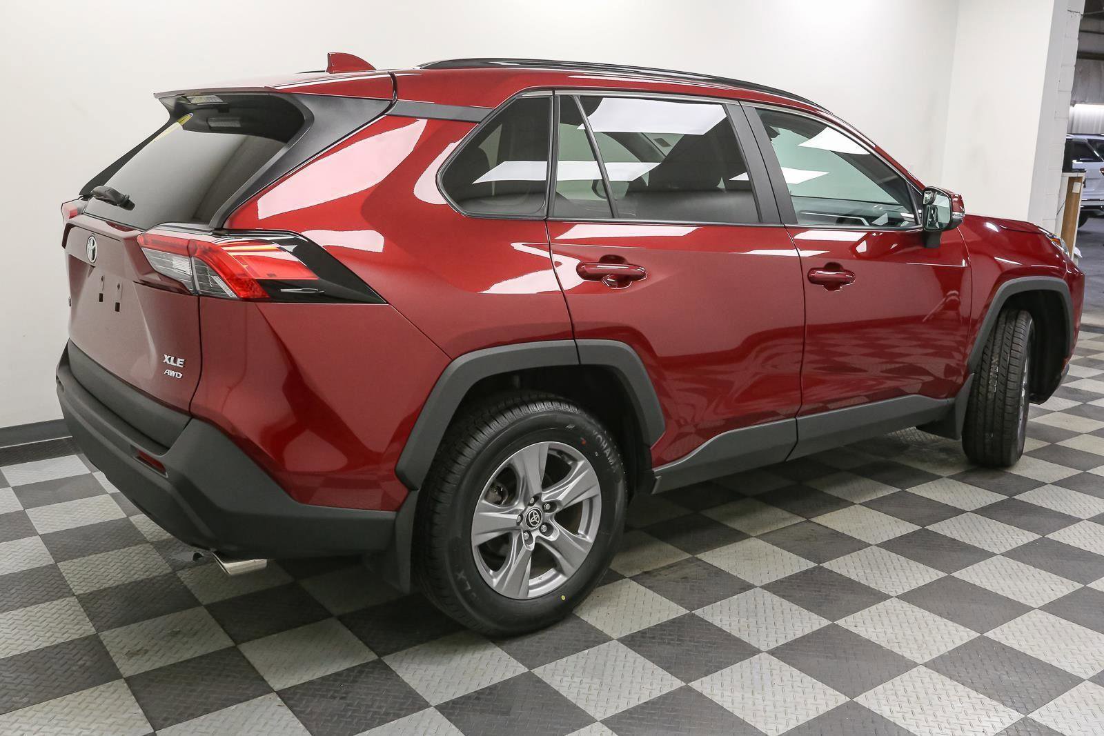 Used 2024 Toyota RAV4 XLE w/ Convenience Package image 8