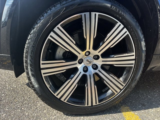 Certified 2024 Volvo XC90 T8 Ultimate w/ Protection Package Premier image 14