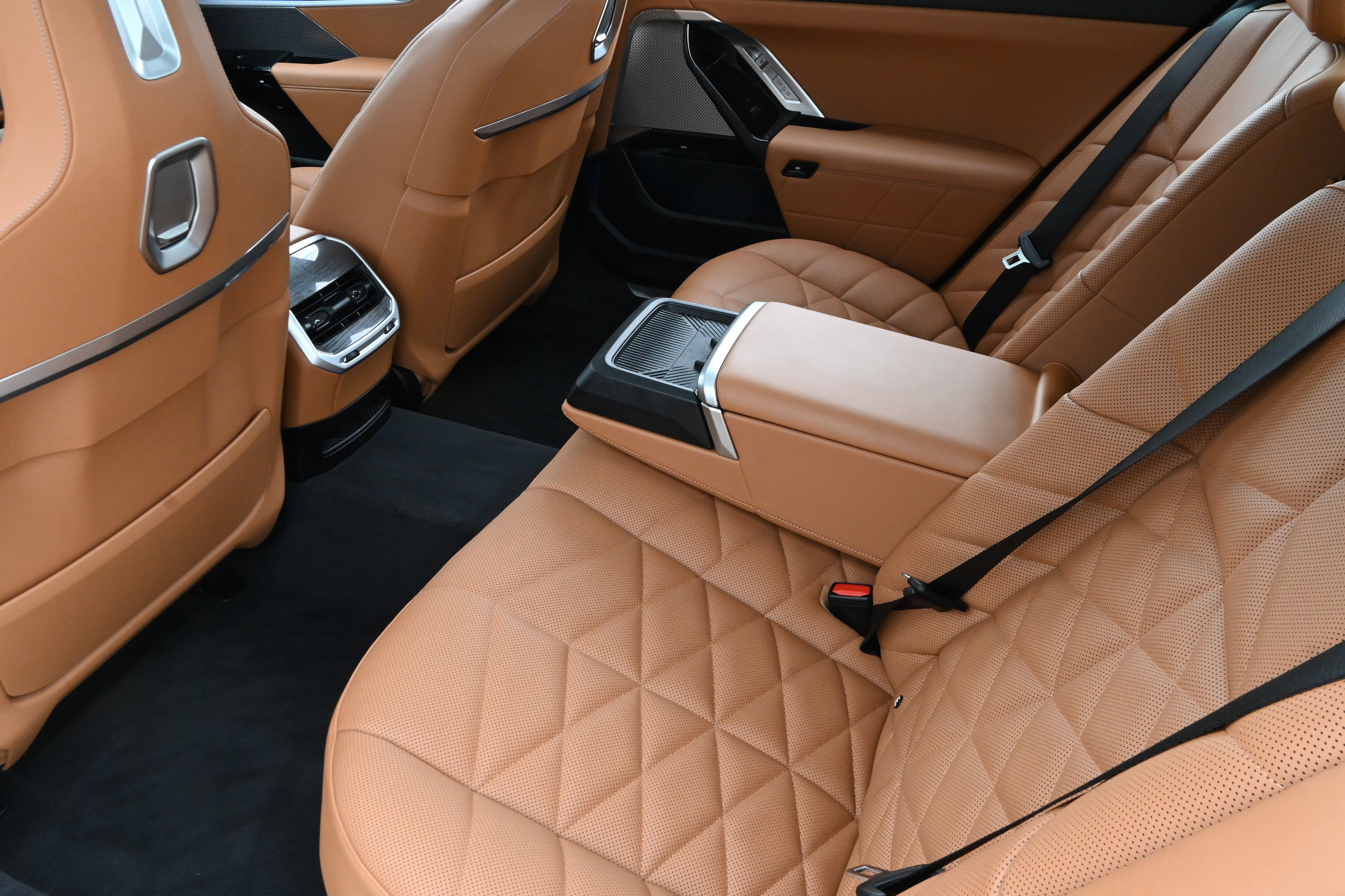 Certified 2023 BMW 740i w/ Parking Assistance Package image 13