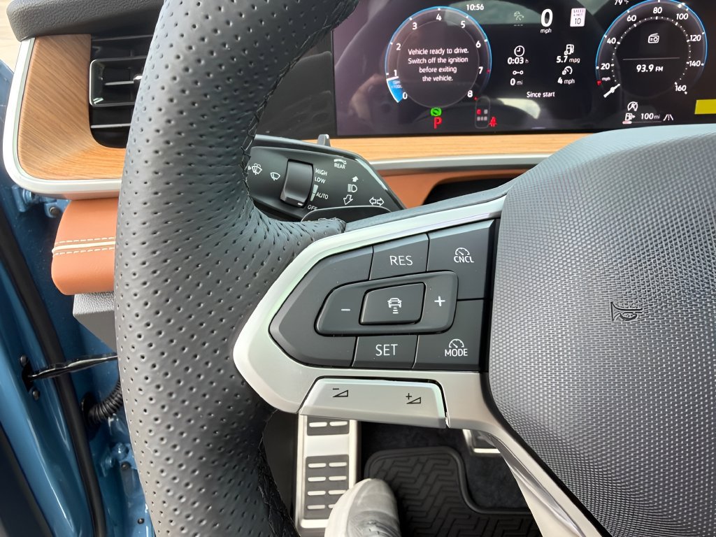 New 2026 Volkswagen Tiguan SEL R-Line AWD/4WD image 23