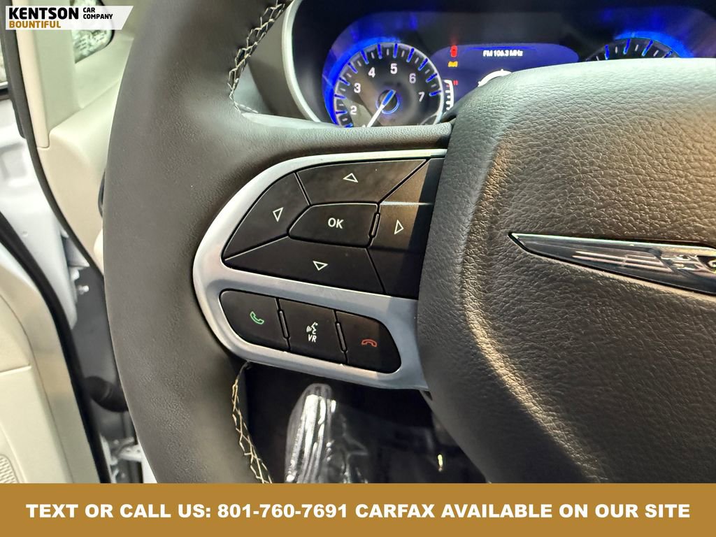 Used 2024 Chrysler Pacifica Touring-L image 19