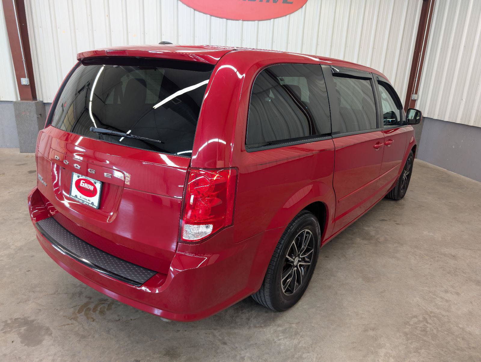 Used 2016 Dodge Grand Caravan SXT FWD image 10