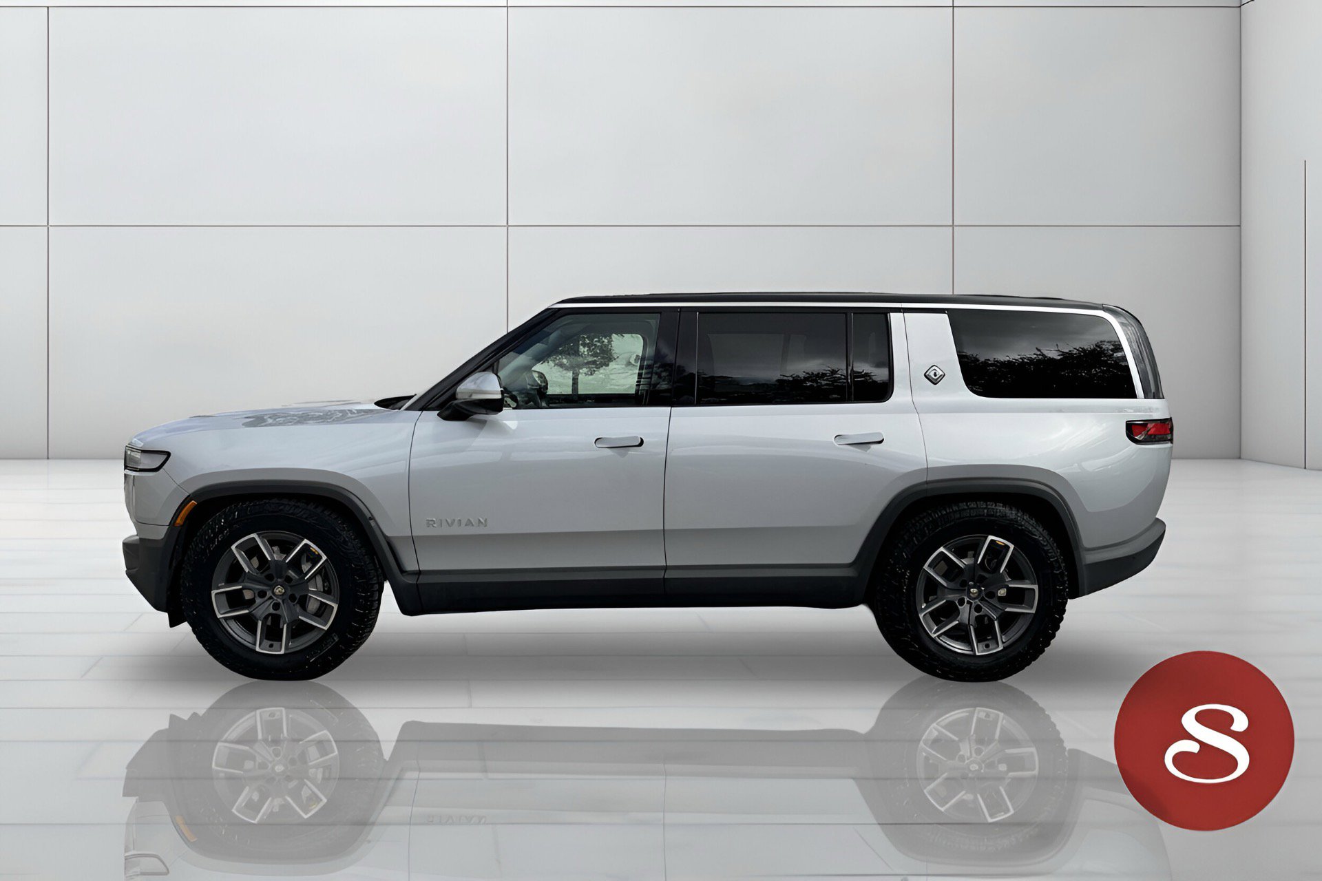 Used 2024 Rivian R1S Adventure image 2