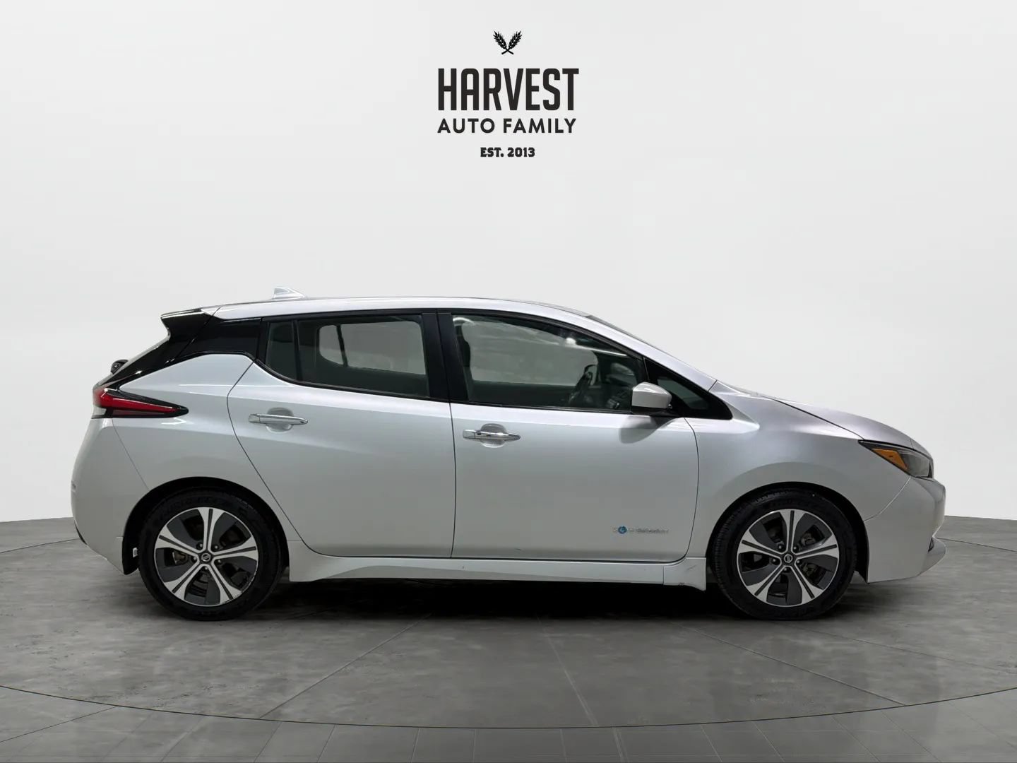 Used 2018 Nissan Leaf SV w/ SV Technology Package FWD image 8