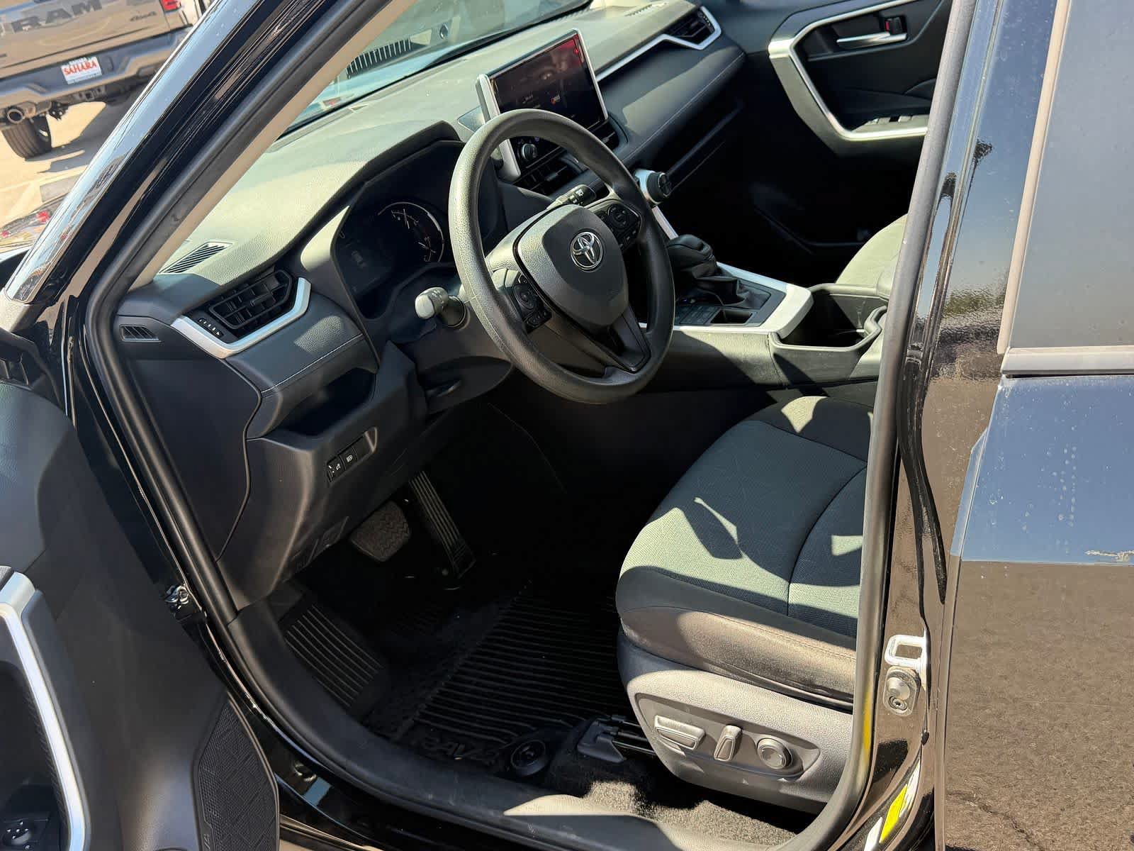 Used 2024 Toyota RAV4 XLE AWD/4WD image 13