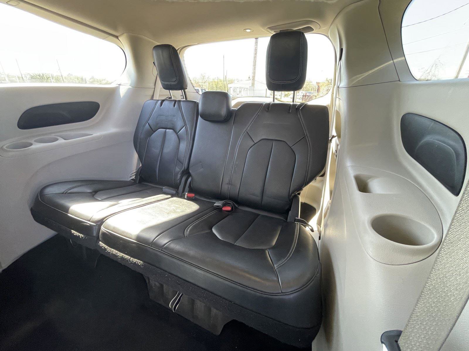 Used 2023 Chrysler Pacifica Touring-L image 43