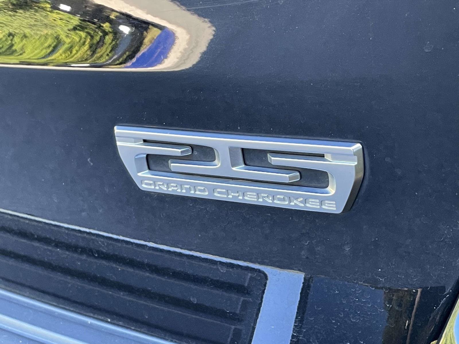 Used 2018 Jeep Grand Cherokee Limited AWD/4WD image 8