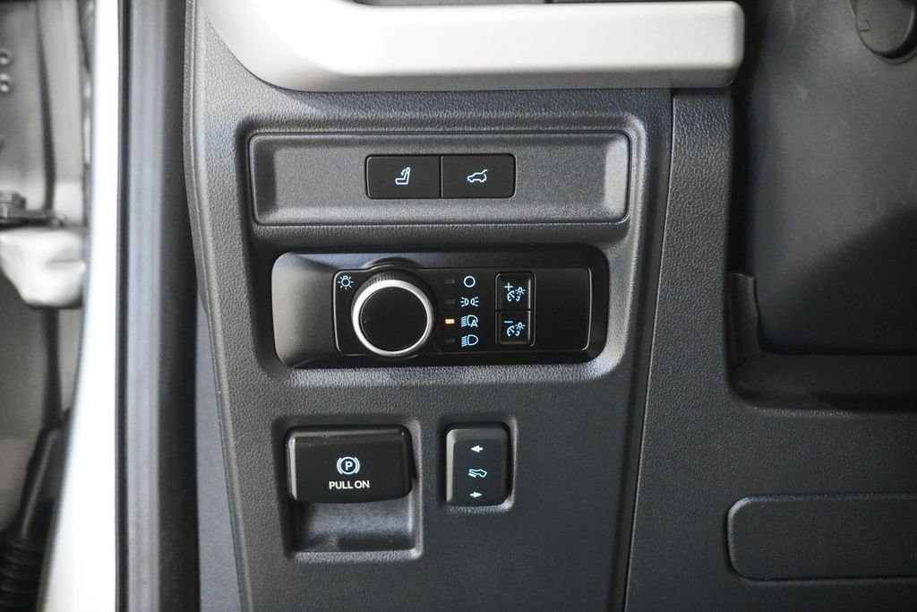 Used 2024 Ford Expedition XLT image 17