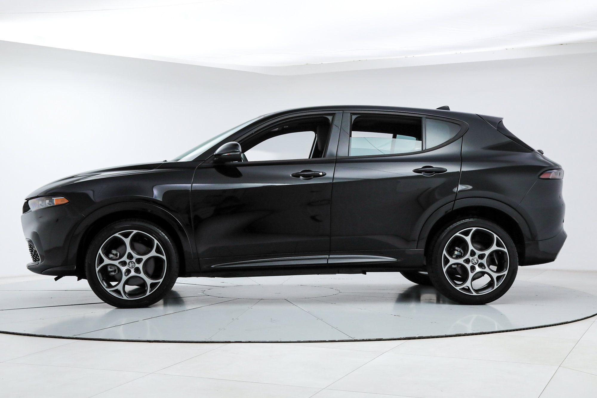 New 2025 Alfa Romeo Tonale AWD/4WD image 2