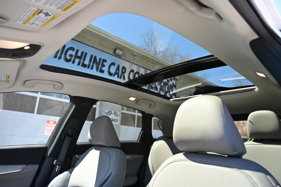 Used 2023 INFINITI QX50 Sensory AWD/4WD image 3