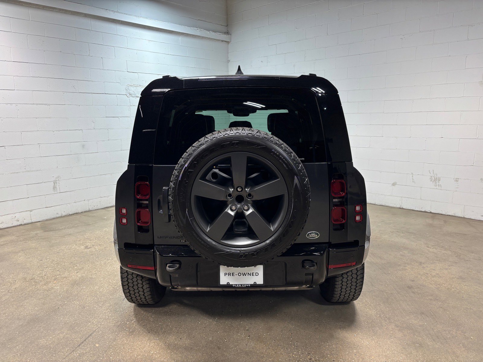 Used 2023 Land Rover Defender 110 X-Dynamic SE AWD/4WD image 8