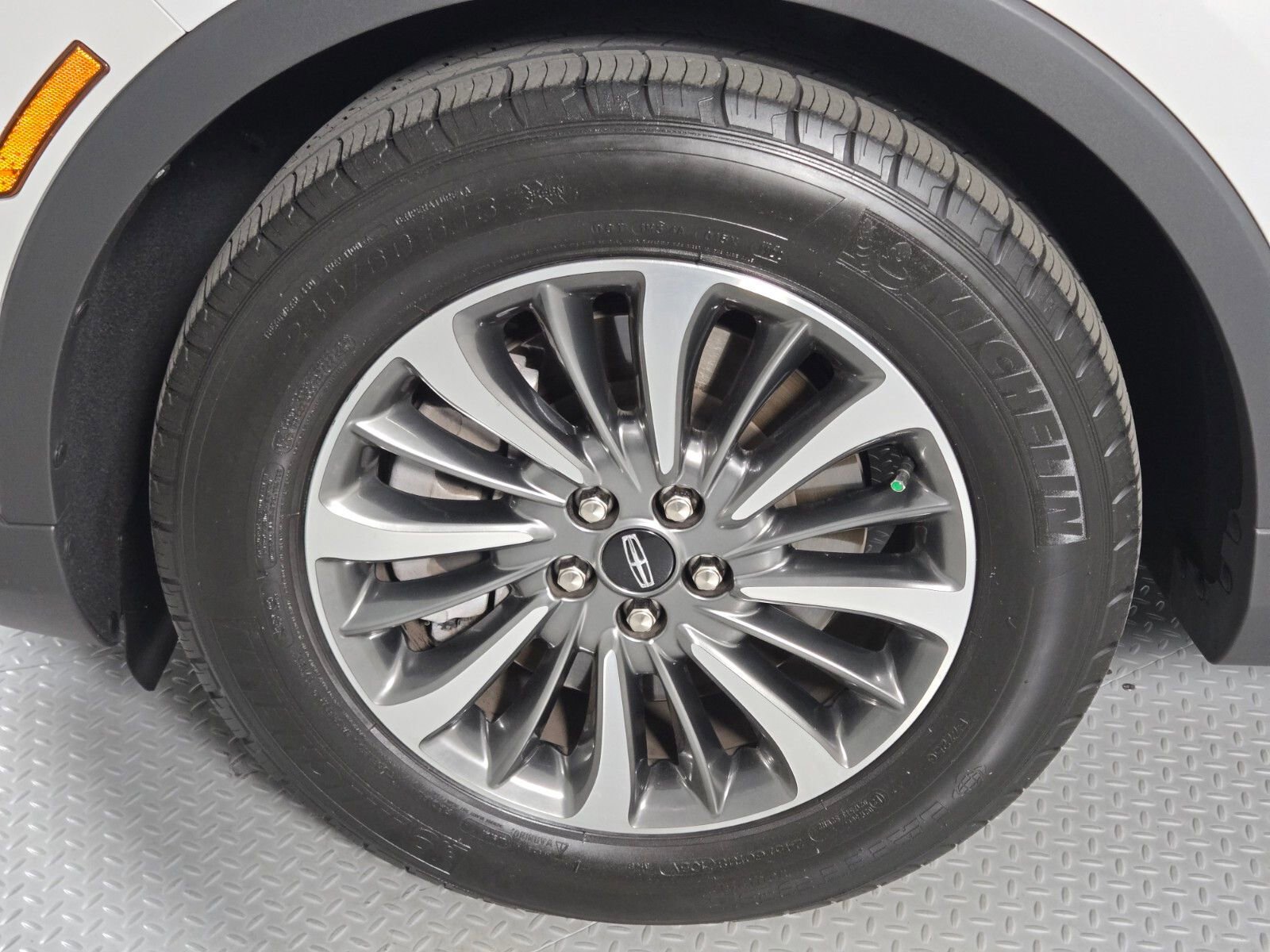 Certified 2022 Lincoln Nautilus AWD w/ Premium Package image 9