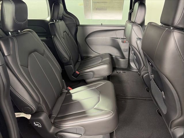 New 2027 Chrysler Pacifica Select FWD image 11