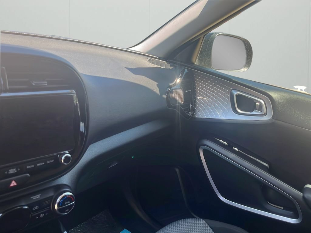 Used 2023 Kia Soul S FWD image 23