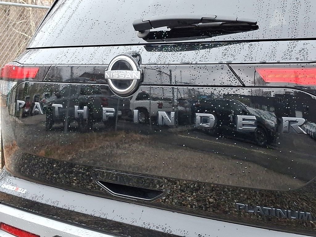 Used 2023 Nissan Pathfinder Platinum w/ Lighting Package (N93) image 32