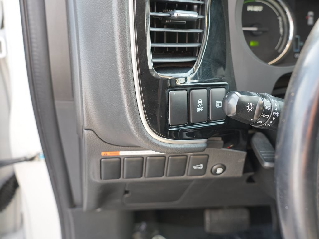Used 2018 Mitsubishi Outlander GT AWD/4WD image 16